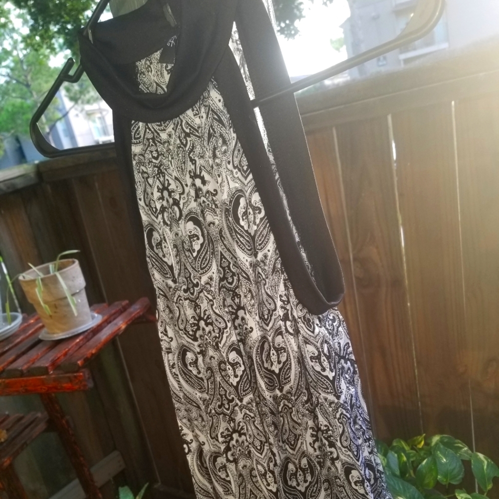 Sleeveless, halter style, classy blouse!